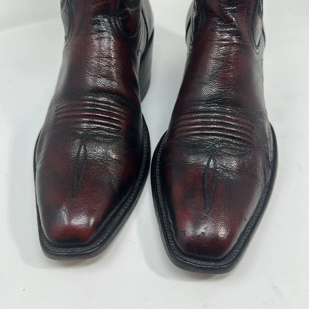 Men’s boots size 9